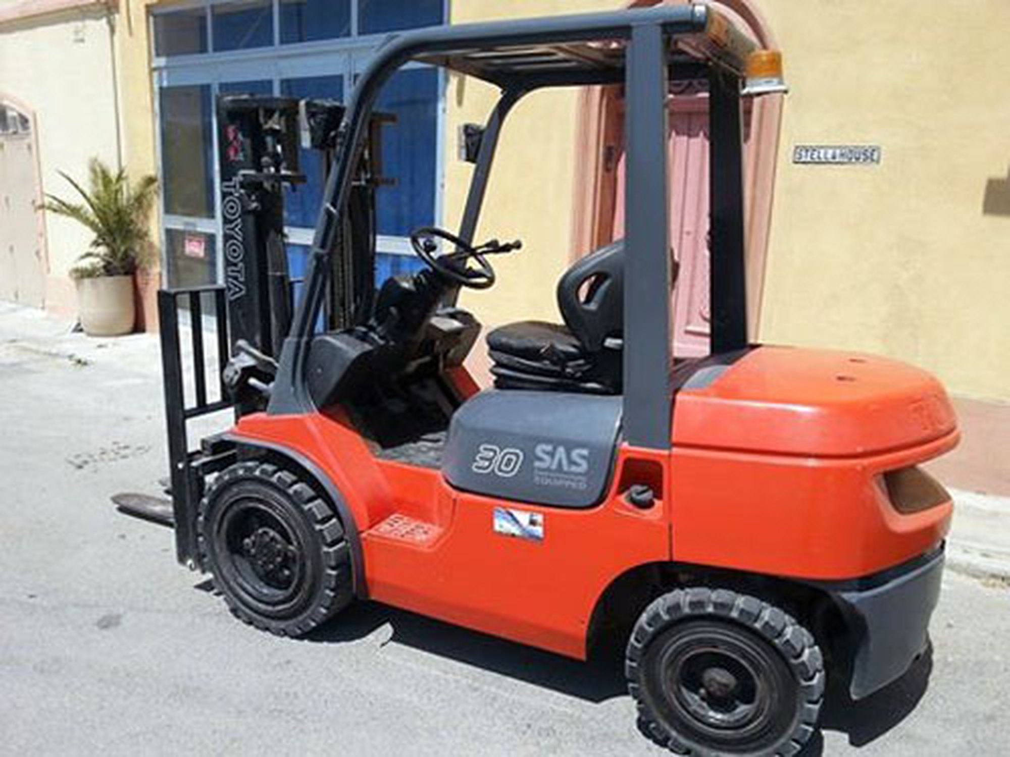 cost to rent a forklift